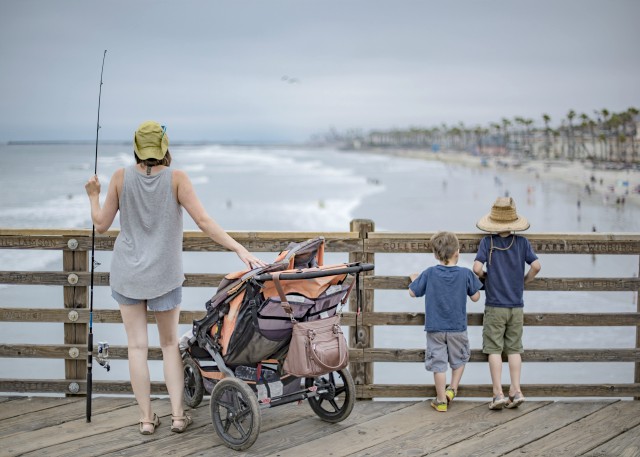 3-Mom-and-kids-fishing.jpg