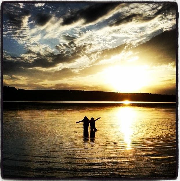 sunset-girls-happy_1-(2).jpg sunset-girls-happy_1-(2).jpg