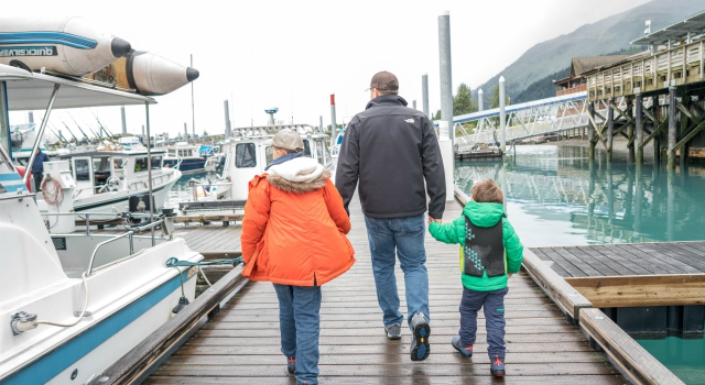 4-Father-and-kids-walking-marina640x350.jpg