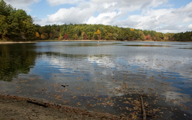 23-MA-Walden-Pond640x400_1.jpg