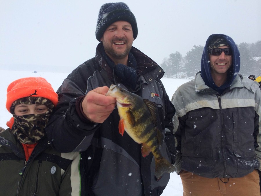 ice-fishing-perch-900x675_1.jpg