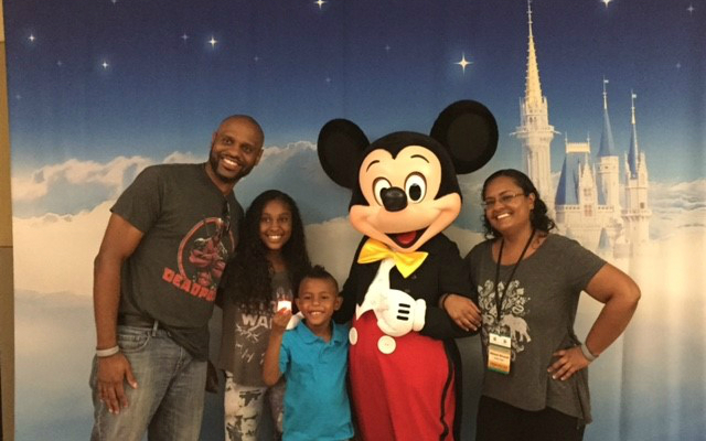 3-Family-picture-with-Mickey.jpg