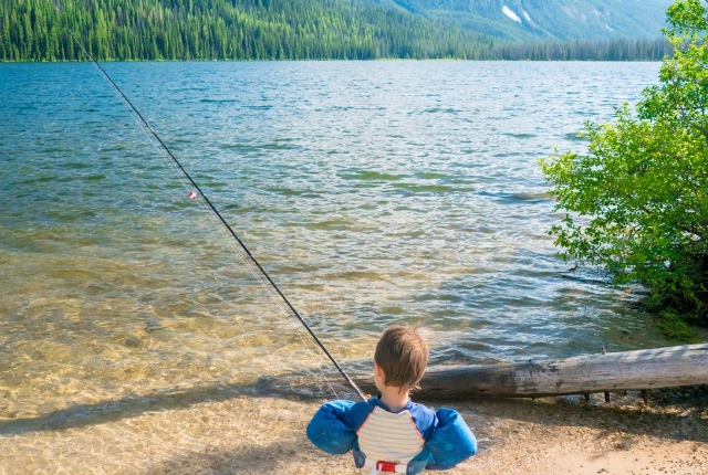 6-Kid-fishing-in-idaho640x430.jpg