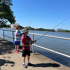 kids fishing 