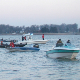 boaters on the water talking how to register a boat without a title